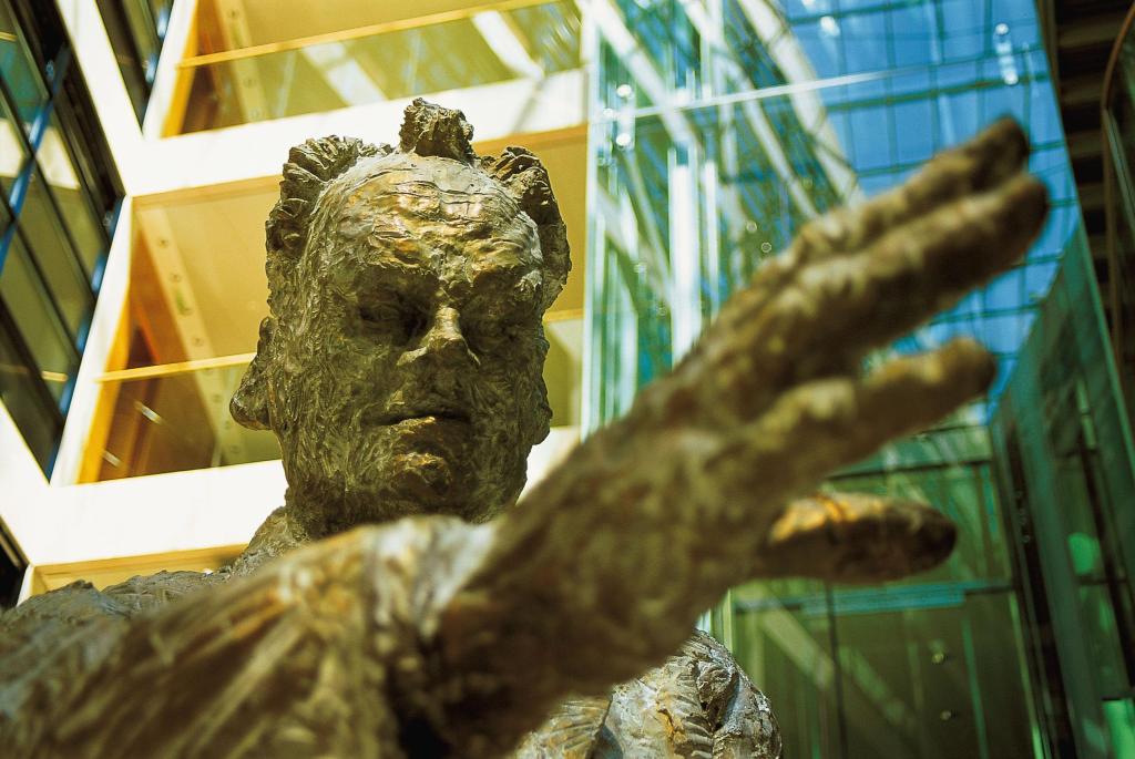 Willy Brandt Statue